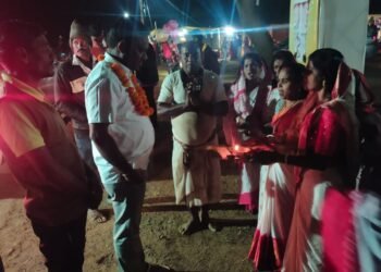 सार्वजनिक श्री श्री शांती हरी गुरुचाॅंद भजन कार्यक्रम महोत्सवाला माजी जि.प. अध्यक्ष अजय कंकडालवार यांची उपस्थिती.