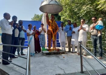 सावनेर येथे संविधान दिनानिमित्त सामुहिक बुद्ध वंदना व मिठाई चे वाटप.