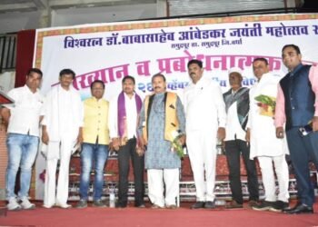 समुद्रपूर: विश्वरत्न डॉ. बाबासाहेब आंबेडकर जयंती उत्सव समिती तर्फे संविधान दिन उत्साहात साजरा.
