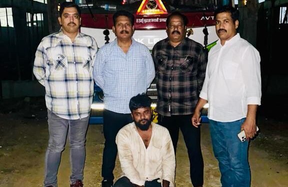 गुंडा विरोधी पथकाची उत्कृष्ठ कामगिरी महींद्रा अॅन्ड महींद्रा कंपनीमागे मोकळया जागेतील खुनाचे तीन आरोपी ४८ तासांचे आत घेतले ताब्यात.