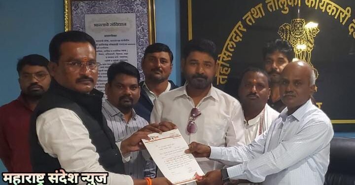 अवकाळी पावसाचा फटका बसलेल्या शेतकऱ्यांना तातडीने मदत करा सावनेर शिवसेना ठाकरे गटाची राज्य सरकारला मागणी.