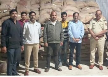 शालेय विद्यार्थ्यांना मिळणारा पोषण आहारा धान्याचा काळाबाजार करणाऱ्या जिल्ह्यातील धान्यचोरांच्या पोलिसांनी केला भांडाफोड.