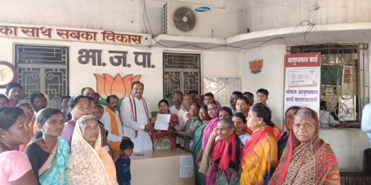 हिंगणघाट तालुक्यातील वडनेर येथील आदिवासी समाजाला न्याय दयावा प्रशासनाकडे मागणी.