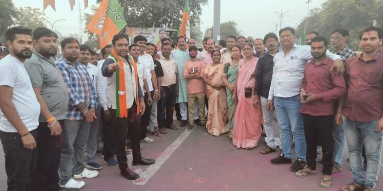 सावनेर येथे भारतीय जनता पक्षाच्या तीन राज्यातील विजयाचा जल्लोष.