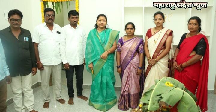 गृहप्रवेश कार्यक्रमाला भाग्यश्रीताई आत्राम यांची उपस्थिती, जंग कुटुंबियांना दिले शुभेच्छा.