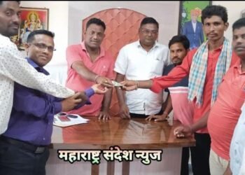 माजी जि.प.अध्यक्ष अजयभाऊ कंकडालवार यांच्या कडून लेंनगुरे परिवाराला आर्थिक मदत.