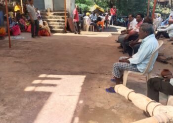 माजी जि.प.अध्यक्ष अजयभाऊ कंकडालवार यांच्या कडून नागेपल्ली येथील आत्राम कुटुंबियांचे सांत्वन केले.