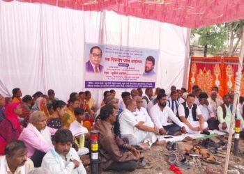 अकोला: वृद्ध कलावंत, साहित्यिक यांच्या विविध मागण्यांसाठी धरणे आंदोलन संपन्न.