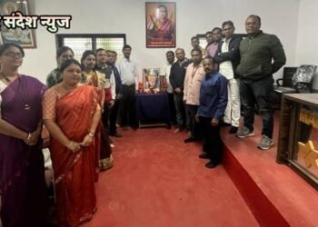 महात्मा फुले महाविद्यालयात बल्लारपूर येथे महामानव डॉ. बाबासाहेब आंबेडकरांना अभिवादन.