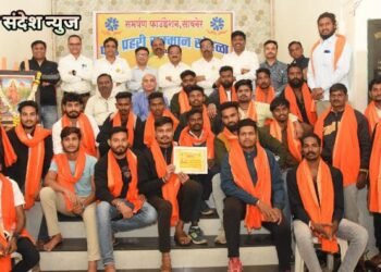 सावनेर: पशु प्रहरी सम्मान देऊन समर्पण फाउंडेशन तर्फे गो रक्षकांचा सत्कार.