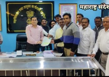 कापुस व तुर पिकाची नुकसान भरपाई पिक विमा कंपन्यांनी विमा धारक शेतकऱ्यांना अविलंब द्यावी: भाजपाचे तहसीलदारांना निवेदन.