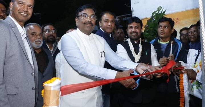 वर्धा येथे सौरऊर्जेवरील फ्लड लाईट टॉवरचे पालकमंत्री सुधीर मुनगंटीवार यांच्या हस्ते उद्घाटन.