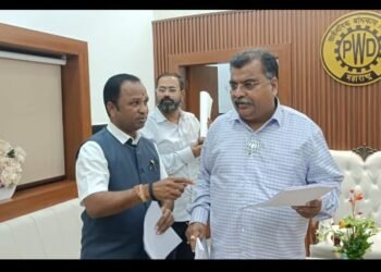 सिरोंचा ते आसरअल्ली  रस्ता बांधकामात भ्रष्टाचार, तक्रार पोहचली   सार्वजनिक बांधकाम मंत्री रवींद्र चव्हाण यांच्याकडे.