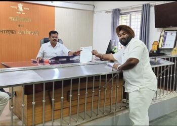 वडनेर जवळील हायवे रोड आजनसरा चौरस्ता येथे ब्रेकर लावा तहसीलदार व दारोडा टोल प्लाझा व्यवस्थापकाला निवेदनातून मागणी.