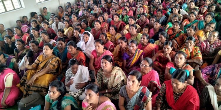 गोंडपीपरित पार पडली महिला उद्योजकांची कार्यशाळा संपन्न, हजारोच्या संख्येत महिलांची उपस्थिती.