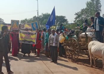 गडचिरोली: जातीयवादी शक्तीने आंबेडकरांच्या नावाचे नामफलक काढले, नवरगांव येथील बौद्ध समाजाने गाव सोडले.