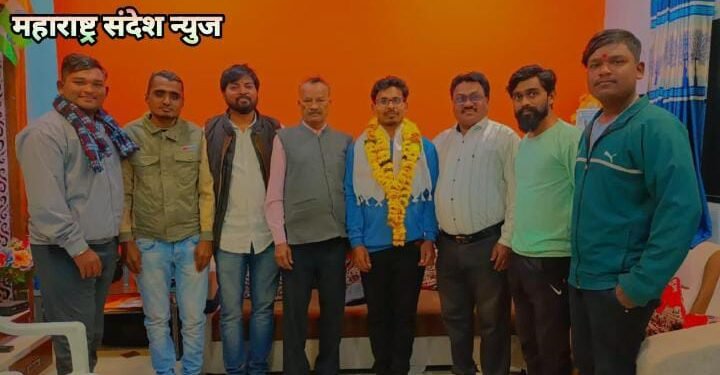 अशोका फाउंडेशनच्या वतीने विक्रिकर निरीक्षक पदावर निवड झाल्या बद्दल पंकज तायडे यांचा सत्कार.