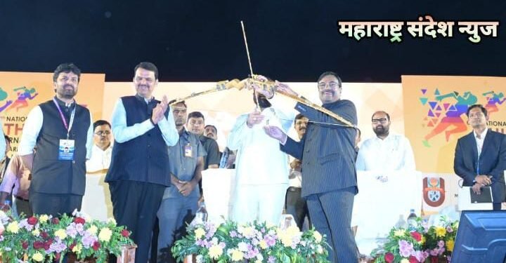 बल्लारपुर में 67वे राष्ट्रीय स्कूल खेल प्रतियोगिता का राज्य के मुख्यमंत्री एकनाथ शिंदे के हाथों मशाल प्रज्वलित कर हुआ उद्घाटन.