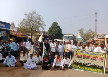 शेणगावात ‘वेगळ्या विदर्भा’साठी रास्ता रोको आंदोलन, ॲड. वामनराव चटप यांच्या आमरण उपोषणाला पाठिंबा.