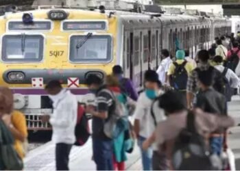 मुंबई वर्षातील शेवटचा रविवार, मध्य आणि हार्बरवर रेल्वे लाईनवर मेगा ब्लॉक, अनेक रेल्वे फेऱ्या रद्द.