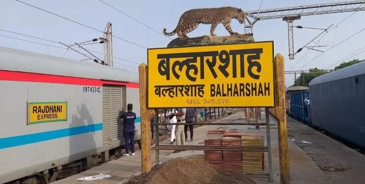 चक्रीवादळामुळे रेल्वे प्रवाशांना मोठा फटका, बल्लारपूर वरून जाणाऱ्या 53 एक्स्प्रेस गाड्या रद्द.