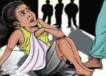 कामाचे आमिष दाखवून नागपूर येथील विवाहित महिलेची गुजरात येथे विक्री, मग तिघांनी केला बलात्कार.