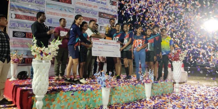 लायड्स मेटल्स अँड एनर्जी लिमिटेड व ल्लोयड्स इन्फिनिटी फॉउंडेशन च्या वतीने जिल्हा स्तरीय व्हालिबाल स्पर्धाचे आयोजन.