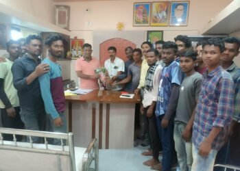 आविसं, काँग्रेसचे नेते अजय कंकडालवार यांची नंदीगाव येथील नागरिकांनी घेतली भेट.