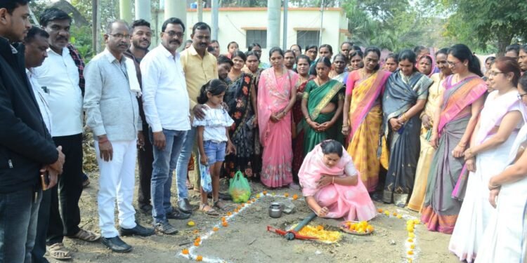 वडनेर ग्रा पं च्या वतीने महिला सभागृह बांधकामाचे भूमिपूजन व सावित्रीबाई फुले यांची जयंती साजरी.