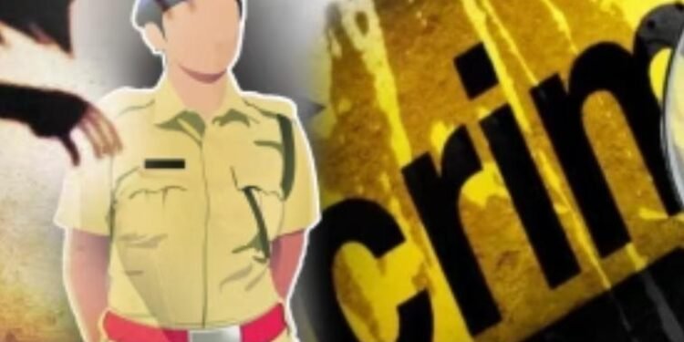 चक्क महिलांनीच केली  महिला पोलीस  शिपायाला मारहाण करत विनयभंग.