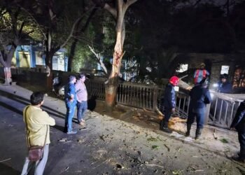 नौपाडा रक्षकच्या हजरबाबी पणामुळे पुन्हा एकदा दुर्घटना टळली.