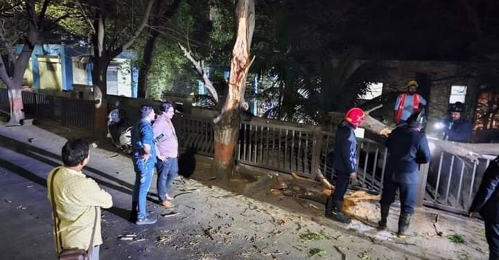 नौपाडा रक्षकच्या हजरबाबी पणामुळे पुन्हा एकदा दुर्घटना टळली.