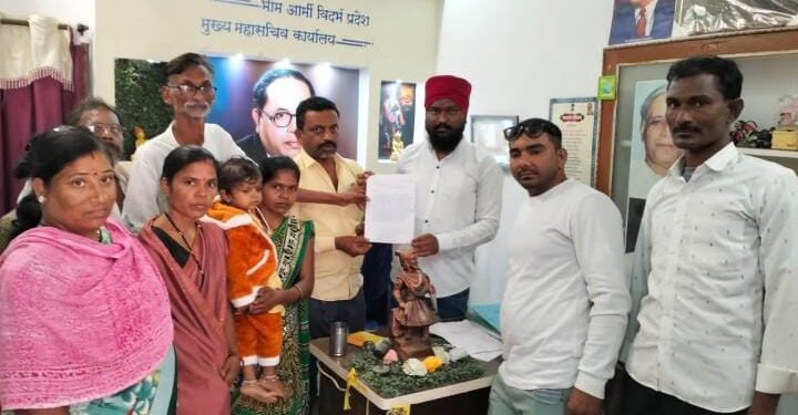 वर्धा जिल्ह्यात सिंधी रेल्वे येथे हदरवणारी घटना, अन्यायग्रस्त लोकांनी घेतली भीम आर्मी विदर्भ प्रमुख यांच्या कार्यालयात धाव.