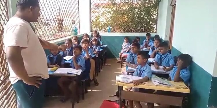 वर्धा जिल्ह्यातील चाणकी या गावातील डॉ. बाबासाहेब आंबेडकर शाळेत शिक्षणाचा बट्याबोळ.