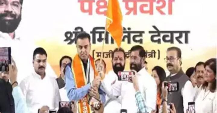 एकनाथ शिंदेंच्या माध्यमातून नरेंद्र मोदींचे हात बळकट करायचेत, मिलिंद देवराचं वक्तव्य, शिवसेना शिंदे पक्षात दाखल.