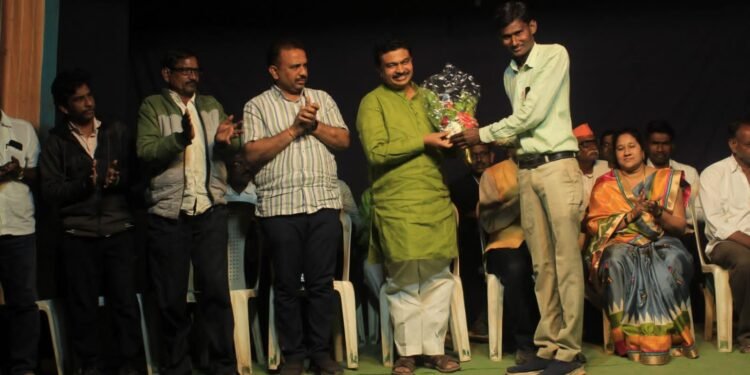 नारंडा येथील नवयुवक नाट्यकला मंडळच्या वतीने तीन अंकी नाट्यपुष्प संगीत थैमान उत्साहात संपन्न.