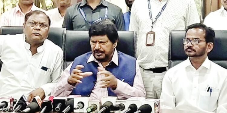 अकोल्याची जागा आम्ही प्रकाश आंबेडकर यांच्यासाठी सोडली: केंद्रीय मंत्री रामदास आठवले