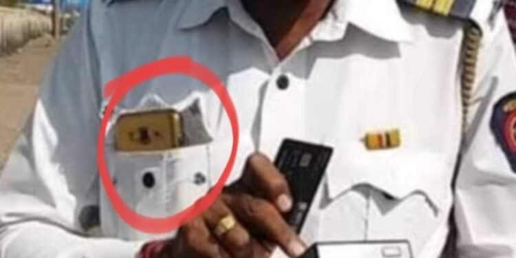 पोलिसांना आता गणवेशावरील नेमप्लेट लपविणे पडणार महागात..! समाजसेवक अजय जेया यांच्या पाठपुराव्याला यश.