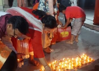 हिंगणघाट शहरातील बालाजी मंदिरात नारायण सेवा मित्र परिवाराने साजरा केला दीपोत्सव.