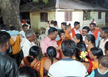 माजी जि.प.अध्यक्ष अजय कंकडालवार यांनी आलापल्ली येथील हनुमान मंदिर येथील विधिवत पूजा अर्चना करून घेतल दर्शन.