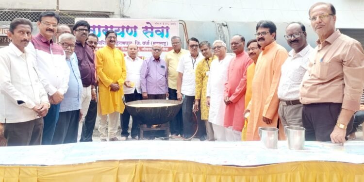 श्रीराम प्राणप्रतिष्ठा सोहळ्यानिमित्त हिंगणघाट येथील राम मंदिरात विविध कार्यक्रम संपन्न, नारायण सेवा मित्र परिवाराच्या वतीने दूध व महाप्रसादाचे वाटप.