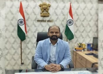 निवडणुकीच्या उत्कृष्ट कार्यासाठी अकोला जिल्हाधिकारी अजित कुंभार यांना पारितोषिक, राष्ट्रीय मतदार दिना निमित्त मुंबईत सन्मान.