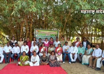 प्रजासत्ताक दिनी एक मोकळा श्वास कृषी व ग्रामीण पर्यटन केंद्र संचालकांचा केला सत्कार.