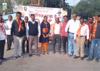 मराठा आरक्षण, शिवसेना व सकल मराठा समाजाने फटाके फोडून केले स्वागत.