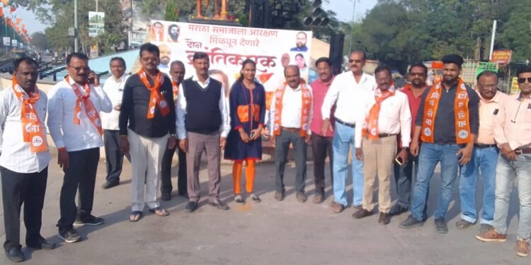 मराठा आरक्षण, शिवसेना व सकल मराठा समाजाने फटाके फोडून केले स्वागत.