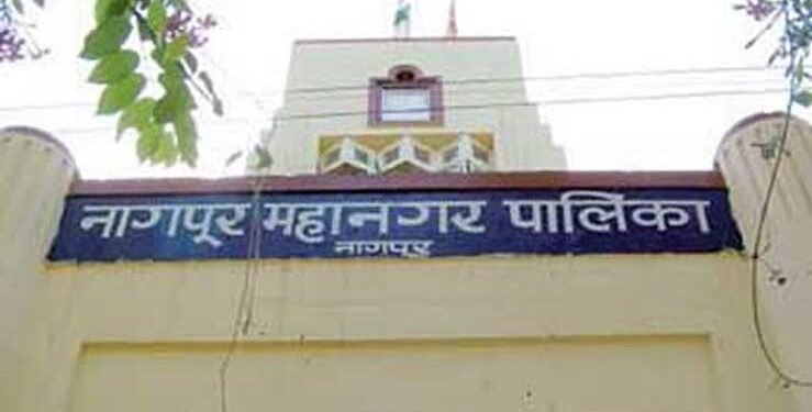 नागपुर महानगर पालिकेतील गैरवर्तवणूक करणारे कनिष्ठ अभियंता व कर संग्राहक तडकाफडकी निलंबित.