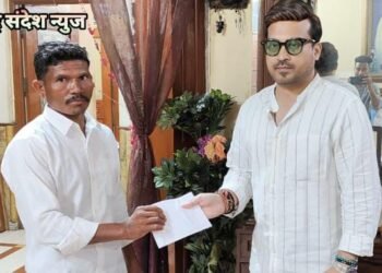 माजी राज्यमंत्री तथा माजी पालकमंत्री अम्ब्रिशराव आत्राम यांचे कडून आजाराने ग्रस्त महिलेला आर्थिक मदत.