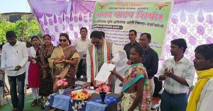 महास्वामित्व योजना अंतर्गत मोसम येथे सनद वाटप शिबीराचे अन्न व औषधी प्रशासन मंत्री धर्मराव बाबा आत्राम यांच्या हस्ते उद्घाटन.