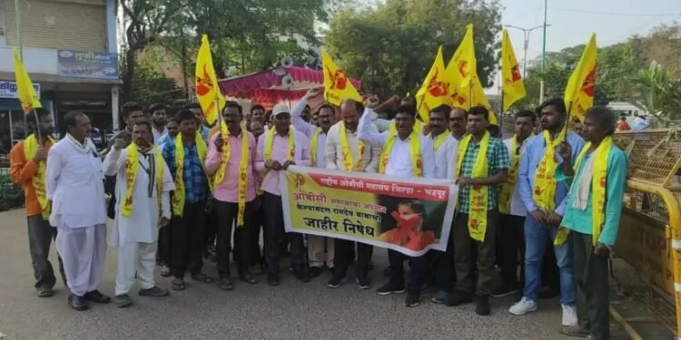 योगगुरू रामदेवबाबा यांनी अटक करा, राष्ट्रीय ओबीसी महासंघाच्या वतीने चंद्रपूर येथे जोरदार आंदोलन.