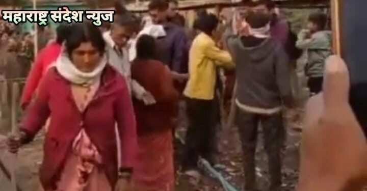 अमरावती जिल्हात बौध्द समाजाच्या वस्तीवर हल्ला, पंचशील झेंडा काढून जमिनीवर फेकून तोडून विटंबना.